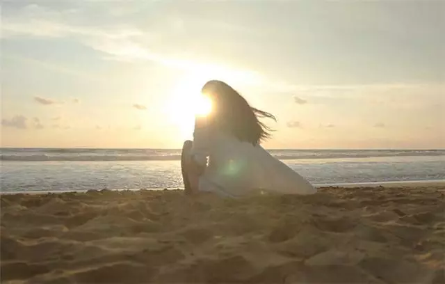 我結婚時婆家沒給分文彩禮,小姑子結婚讓我拿十萬,我笑著答應了
