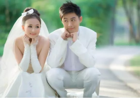 妹妹離婚後帶回十萬,突然我手機一震,我讓妹妹趕緊把錢退回去