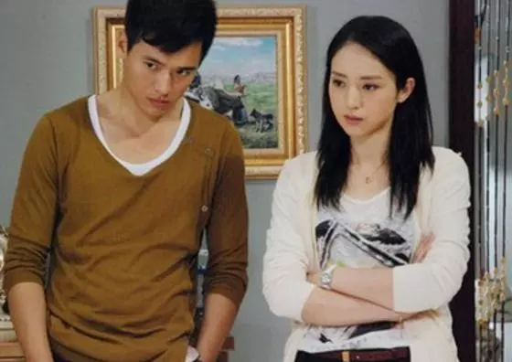 小叔子結婚,我封了一萬紅包,第二天婆婆甩給我一張紙!