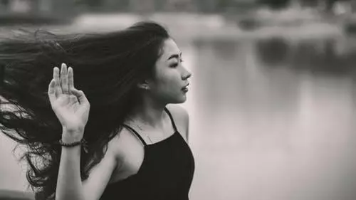 新婚第一天,婆婆清早叫門給兒媳下馬威,兒子一席話婆婆沉默了
