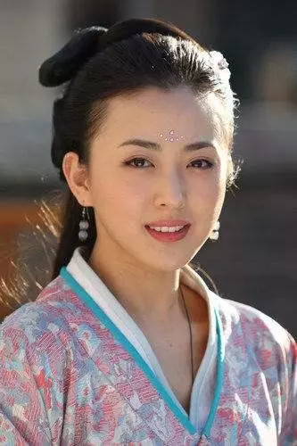 9年前是楊冪助理,9年後和楊冪平起平坐!堪稱是娛樂圈「勵志姐」!你知道是誰嗎?