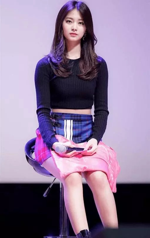 西門町搭訕17歲幼齒健身妹!身形真的有在練…一抬頭竟「撞臉子瑜」:尺寸更升級!