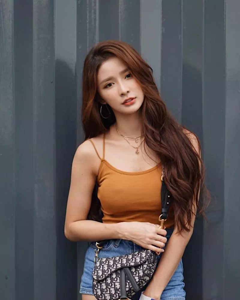 就算包緊緊也很性感!甜美正妹「Joey 蔡卓宜」貼身上衣展現完美身材!