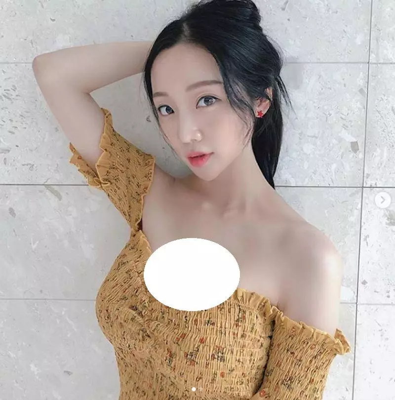 韓國吃貨部落客「박유진」 緊身上衣大啖美食,讓人食指大動!