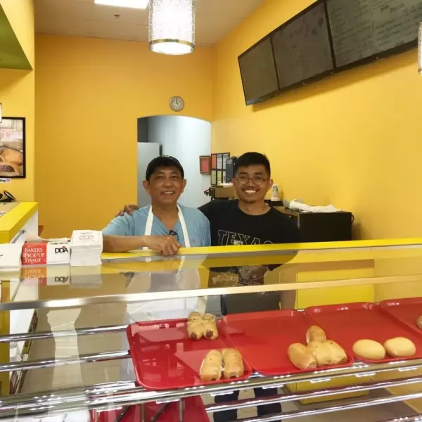 沒客人上門!辛苦創業賣甜甜圈的老爸超難過!兒子卻用「一招狂吸70萬人上門」秒變打卡聖地!