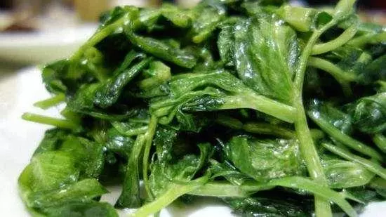 剩菜越吃越咸,是亞硝酸鹽超標嗎?營養師:有幾種剩菜扔掉不要吃