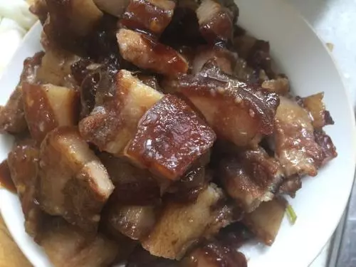 剩菜越吃越咸,是亞硝酸鹽超標嗎?營養師:有幾種剩菜扔掉不要吃