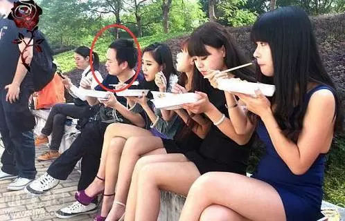 姐夫,別亂摸,姐在後面呢 。。。被最後一張圖電到了 !