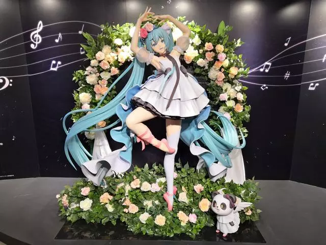 超美的初音未來手辦開售,售價3萬日元,演唱會現場有等身大的