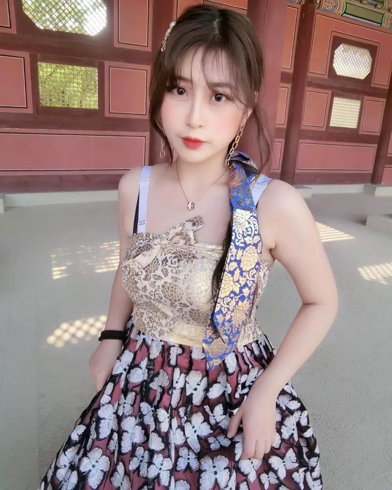 純天然的果然好厲害~強大正妹「Yumi.k」崇尚自然弧度,每次出遊都好吸睛!