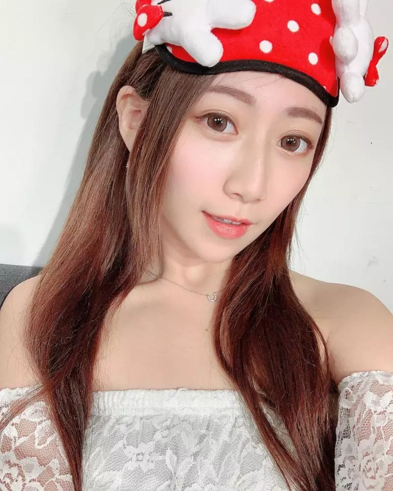 清純正妹「張嘉庭」第一次進入百合世界,完全被開發出潛能了!
