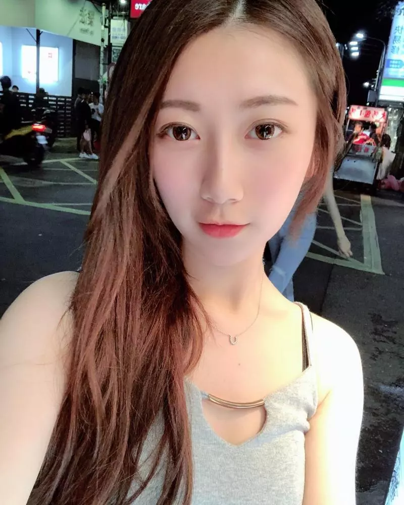 清純正妹「張嘉庭」第一次進入百合世界,完全被開發出潛能了!