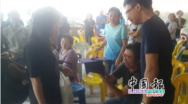 ◤北大生2死3傷◢ 「薇妮,我們為你送來畢業四方帽了!