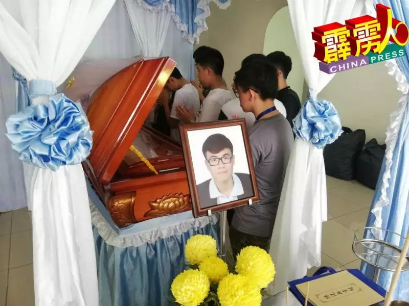 曾叮嚀父親結束面檔少辛苦 父親:乖兒子就這樣走了.......