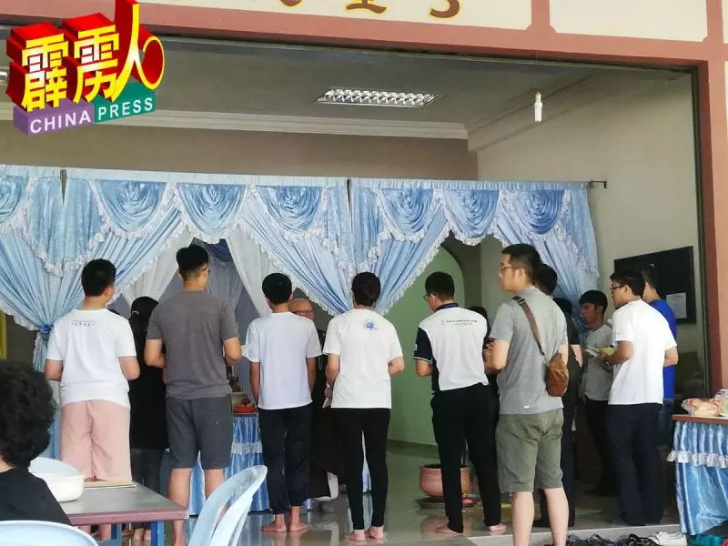 曾叮嚀父親結束面檔少辛苦 父親:乖兒子就這樣走了.......