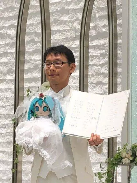宅男宅女結婚後的房間是什麼樣?太真實了,網友:簡直就是天堂
