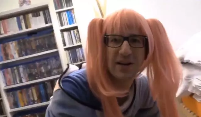 瑞士宅男秀自己的房間,網友:這一排收藏得花多少錢啊