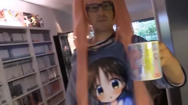 瑞士宅男秀自己的房間,網友:這一排收藏得花多少錢啊