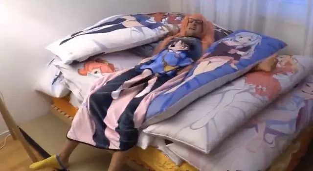瑞士宅男秀自己的房間,網友:這一排收藏得花多少錢啊