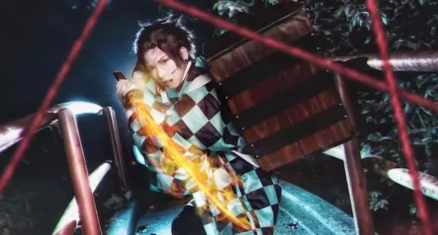 動漫人物全員大Cosplay!《鬼滅之刃》的瘋狂,最後的姐姐超棒