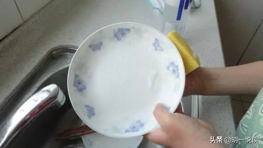 第一次去婆婆家:你刷了多少碗,就丟了多少尊嚴