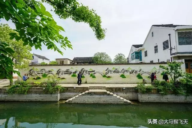 「婆婆,換個燈泡還需要我專程過來嗎」「兒媳,其他人工作太忙」