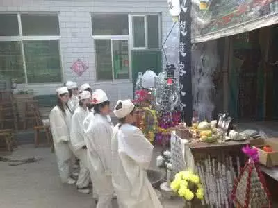 哥哥剛離世,懷孕的嫂子帶著所有的賠償金回了娘家,沒過幾天,一張單子把母親氣瘋