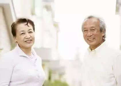 剛結婚沒多久,公公再婚,看到准婆婆,我氣的手發抖