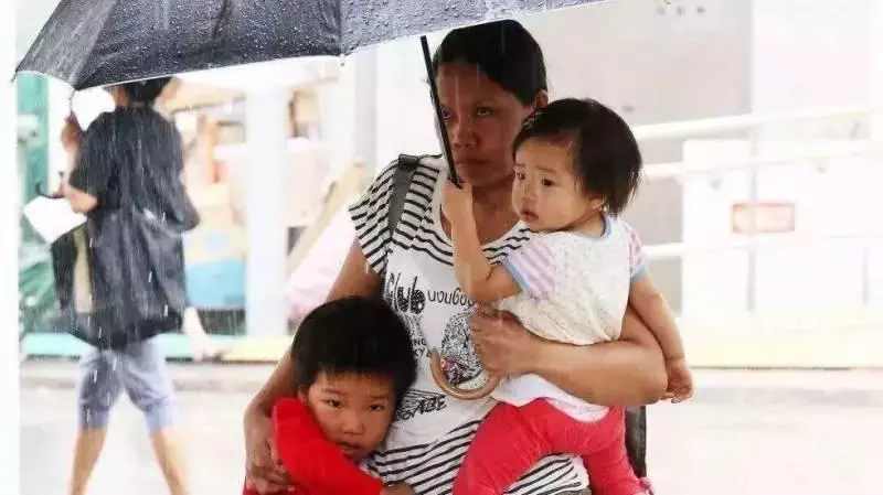 「女傭車 禍時捨身救了我的孩子後,在新加坡去 世了...」