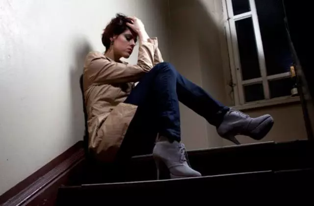 你要養你妹妹一家人沒關係,我先滾出去,成全你