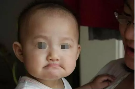 兒媳讓婆婆帶孩子,每月給她十元工資,婆婆擺手:你們掙錢不容易