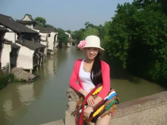 婆家拆遷成暴發戶老公提離婚,我凈身出戶,看到落魄婆婆我落淚