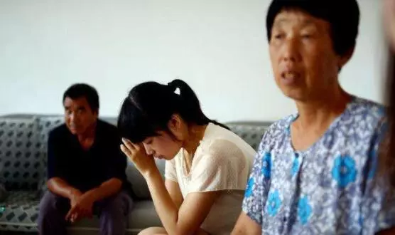房子過戶給兒子,去女婿家住了十年,外孫的一句話,我悔不當初