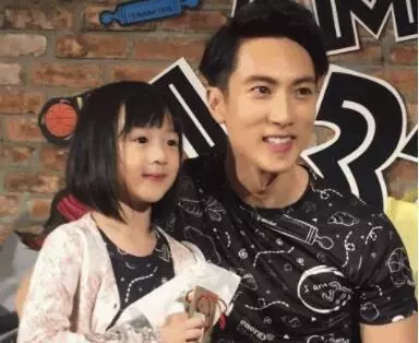 演藝圈家世比海深的五大男星,吳尊家富可敵國都不算什麼!~~~吳尊出生在文萊-damaxww.com - 大馬最讚