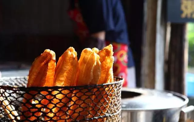 早餐經常吃油條,會有哪些風險?如何健康吃油條?營養師告你答案