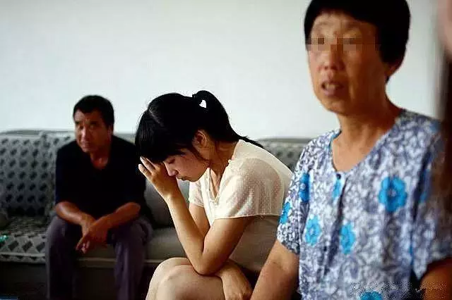 結婚收10萬彩禮,陪嫁車子,說是賣女兒,半年後報應來了