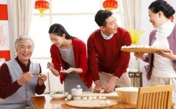 我們換大房子,婆婆出了十萬塊錢,聽到她和公公對話,我紅了眼眶