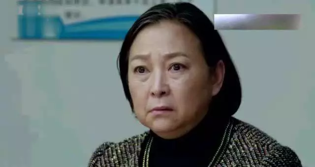 岳父逼岳母生二胎,岳母躲俺家,半年後岳母回家,進門卻癱在地上