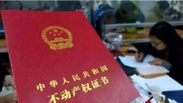俺今天結婚,逼嫂子出錢買房,嫂子拿出一張房本,看後俺咬破嘴唇