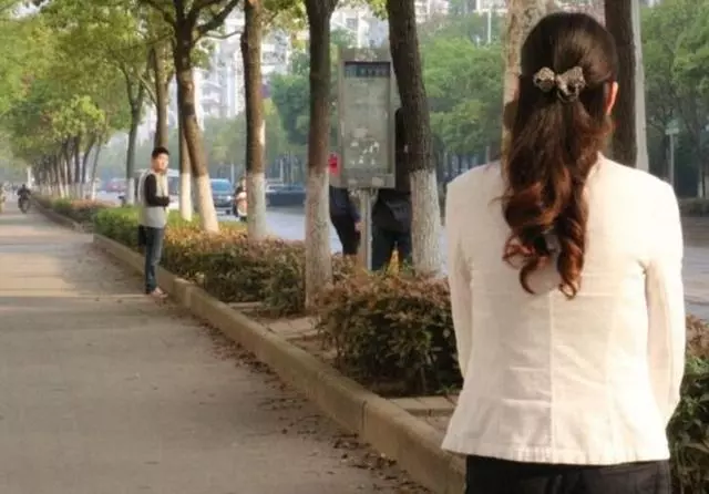 當初生兒子,婆婆拒絕帶孩子,十五年後,老婆拒絕帶她的孩子