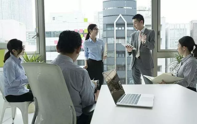 睡前突然肚子疼,婆婆捂嘴笑,俺指指垃圾桶,老公給婆婆急了眼