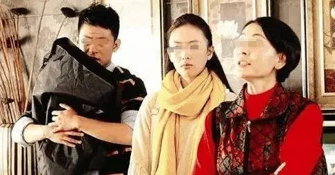 離婚第二天,妻子給他發一信息,瞥了眼後他帶五十萬求她復婚!