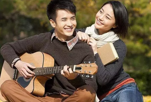 父親住院俺拿十萬,婆婆卻強迫俺和丈夫離婚,俺說四個字她加五萬