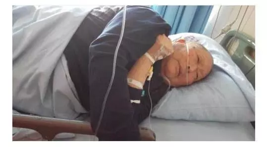 父親住院俺拿十萬,婆婆卻強迫俺和丈夫離婚,俺說四個字她加五萬