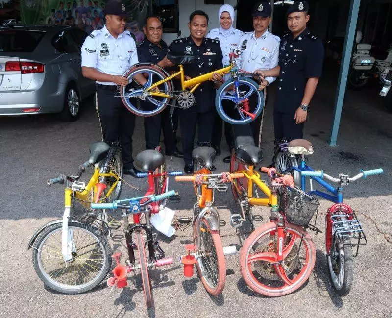 夜間放任孩子飆蚊型腳車 6父母遭警對付了 !