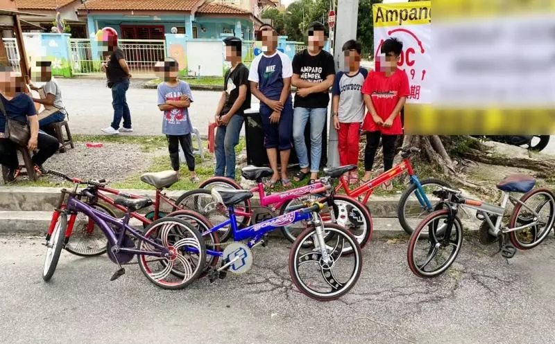 夜間放任孩子飆蚊型腳車 6父母遭警對付了 !