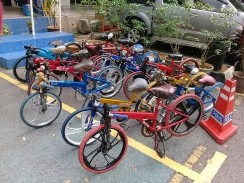 夜間放任孩子飆蚊型腳車 6父母遭警對付了 !