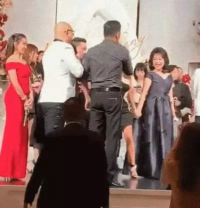 小三出局,洗米華夫婦甜蜜現身活動,洗米嫂穿緊身裙盡顯好身材 !