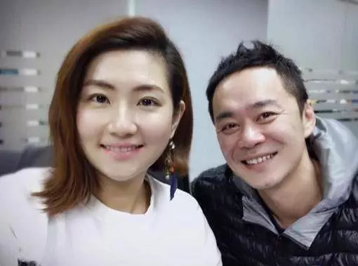 張承中曝新戀情!41歲視後大方認愛,和前妻任家萱模樣性格大不同!