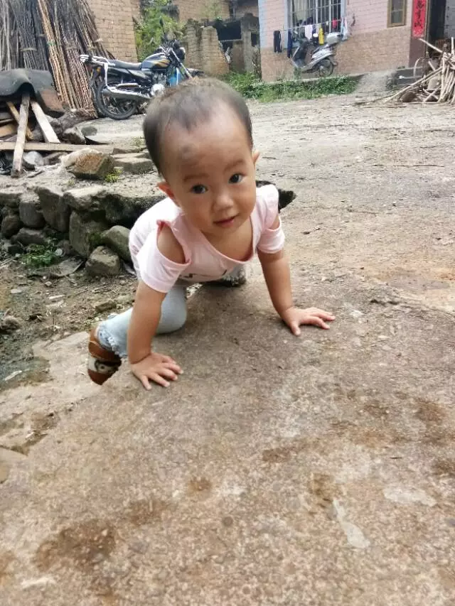 二胎出生還是女兒讓我傷心一下午,現在意外三胎還能留嗎?
